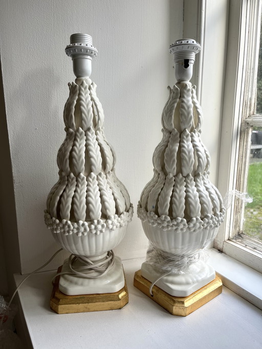 Coppia di lampade vintage Manises, ceramica bianca, maiolica, anni '60