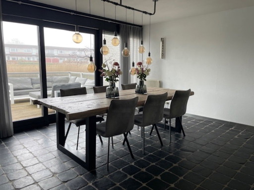 Table de salle à manger fabriquée à partir de volets chinois