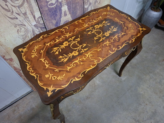 Image 1 of Antiker Schreibtisch im Barockstil, Konsolentisch für Damen, Schminktisch mit Intarsien, Maße: 98 x 54 cm und 79 cm hoch.