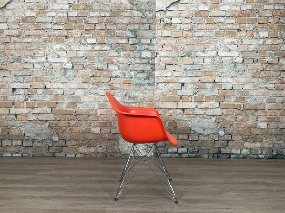 Vitra DAR – Oranger Kunststoff | Charles & Ray Eames – Sessel, Metal, Plastic (photo 8 of 15)