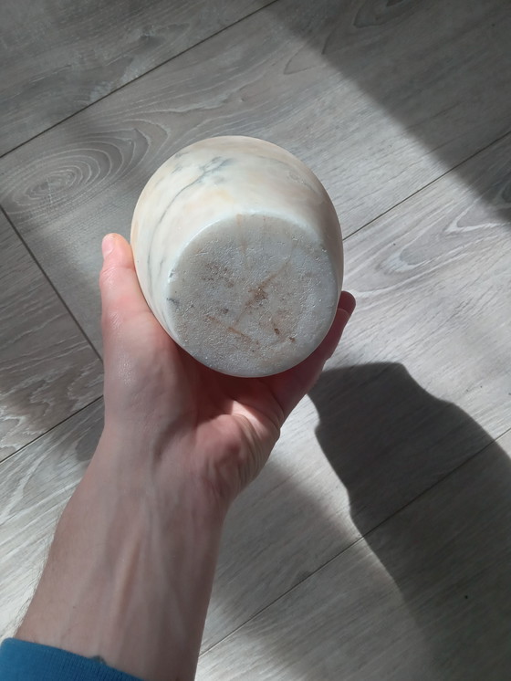 Image 1 of White/cream alabaster vase, decorative