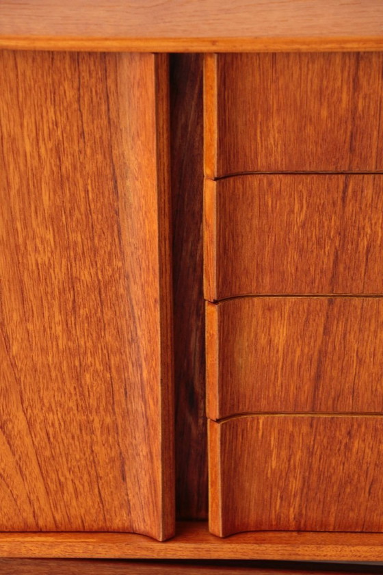 Image 1 of Aparador - White & Newton