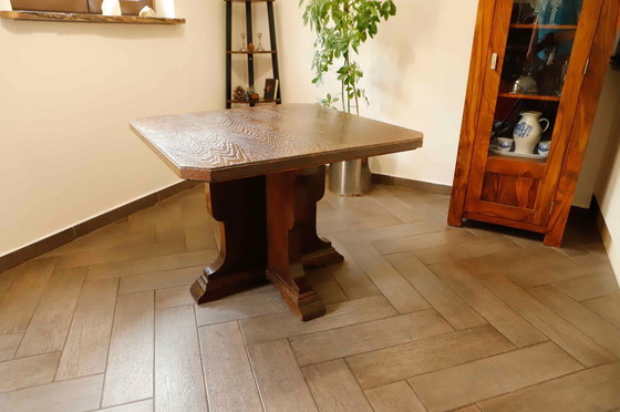 Image 1 of Rustikaler Eichentisch mit zentraler Basis