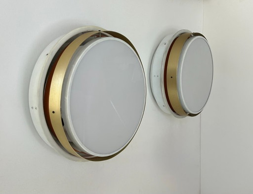 Coppia di applique vintage XL, ottone e vetro opalino, Danimarca, 1970