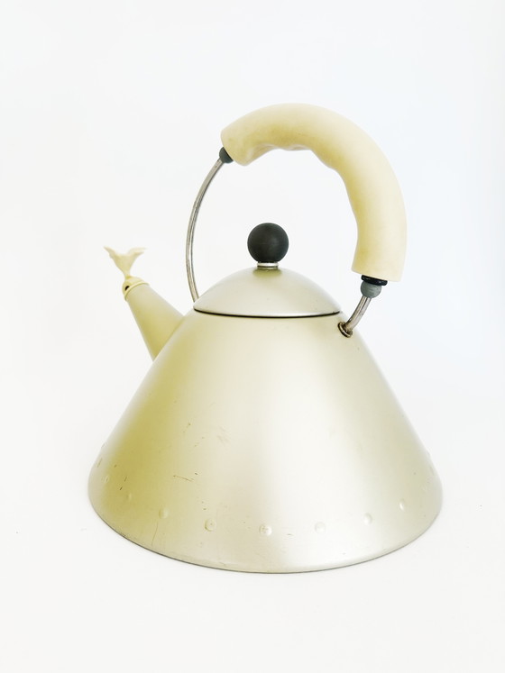 Image 1 of Alessi – Zeldzame designwaterkoker 9093 van Michael Graves (lichtgrijs)


