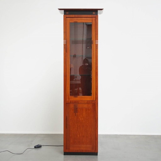 Schuitema Art Deco display case with lighting from the Decoforma series