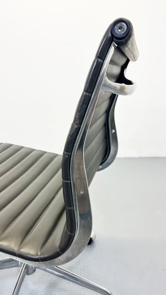 Image 1 of Chaises de bureau Ea117 Icf Sièges Charles & Ray Eames