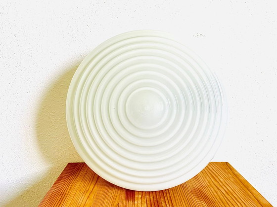 Image 1 of Witte opaal geribbelde glazen ronde Art Deco plafond- of wandlamp, USSR jaren 60