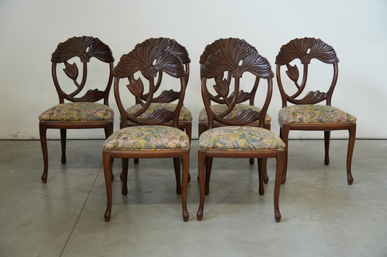 Image 1 of Set van 6 handgesneden Art Nouveau Revival eetkamerstoelen met bloemenzittingen