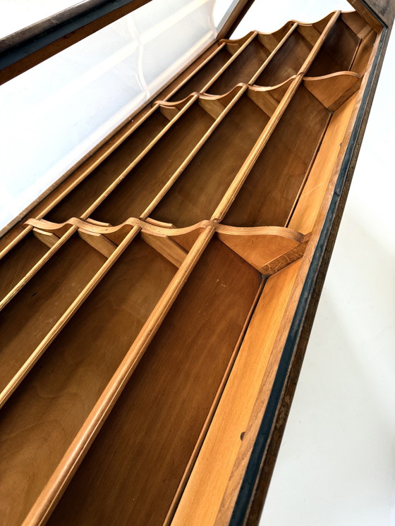 Image 1 of Vitrine/comptoir de magasin d'antiquités années 30