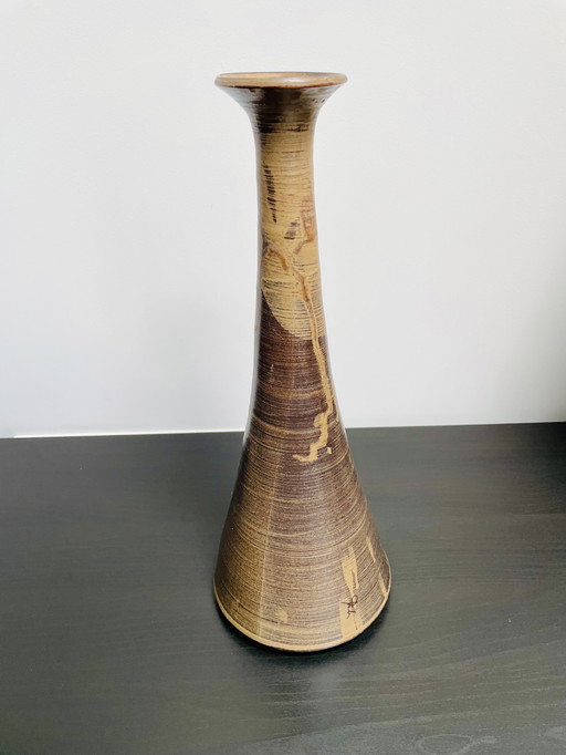 Vase vintage iconique à l'aspect métallique