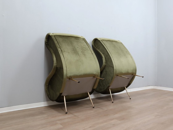 Image 1 of Par de sillones italianos de los años 50, estilo Senior Zanuso, tapizados en terciopelo verde.
