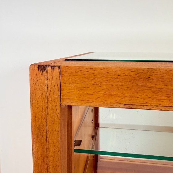 Image 1 of Vintage Toonbank Vitrine op gouden pootjes