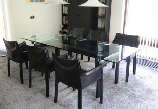 Table Cassina LC6 avec 6x Cassina CAB413 fateuils noirs