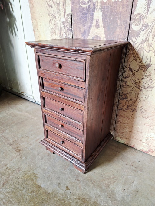 Teakhouten ladekast, nachtkastjes, bijzettafel afm. 40x38m en 76cm hoog.
