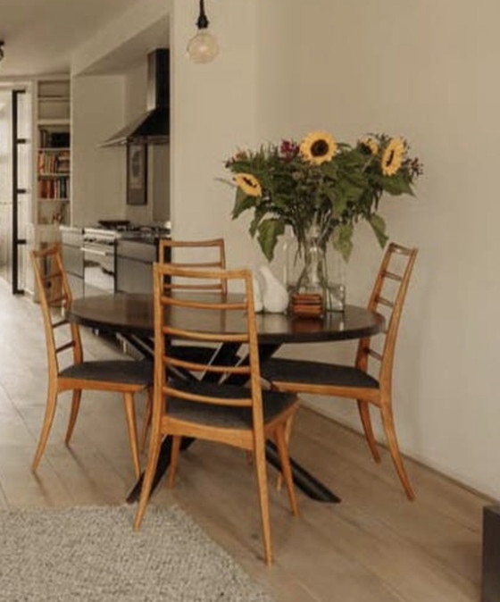 Image 1 of Original Gerard Geytenbeek round dining table - design