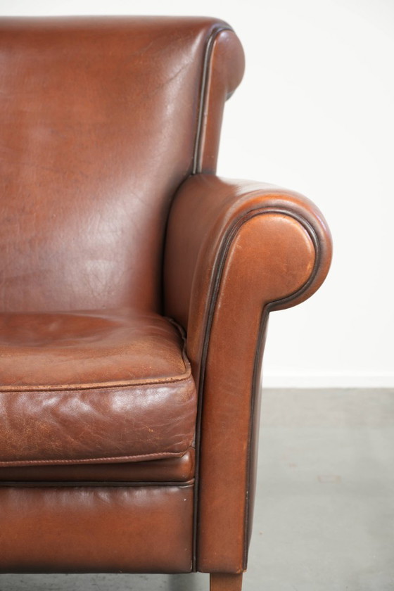 Tijdloze fauteuil/ armchair gemaakt van schapenleer met een mooie Engelse uitstraling – Leather (photo 9 of 13)