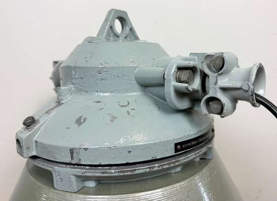 Image 1 of Lampada industriale antideflagrante con paralume in alluminio di Elektrosvit, anni '70