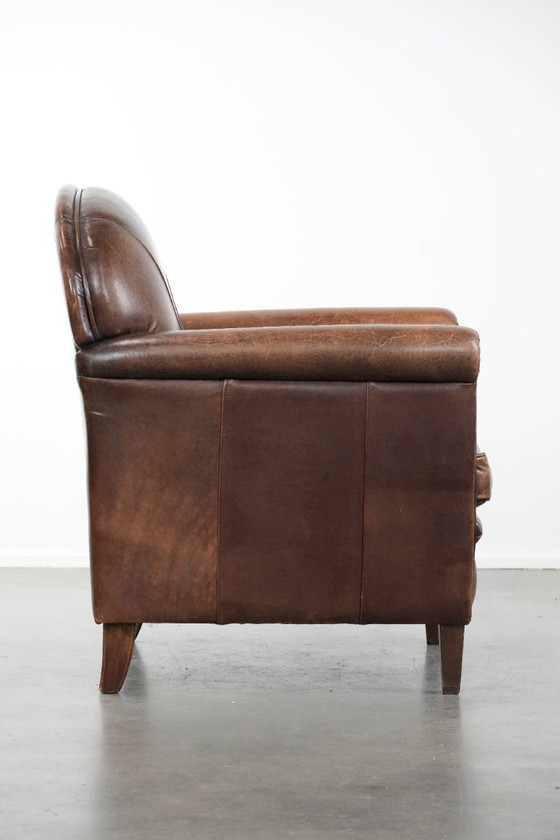 Image 1 of Fauteuil vintage en peau de mouton avec du caractère