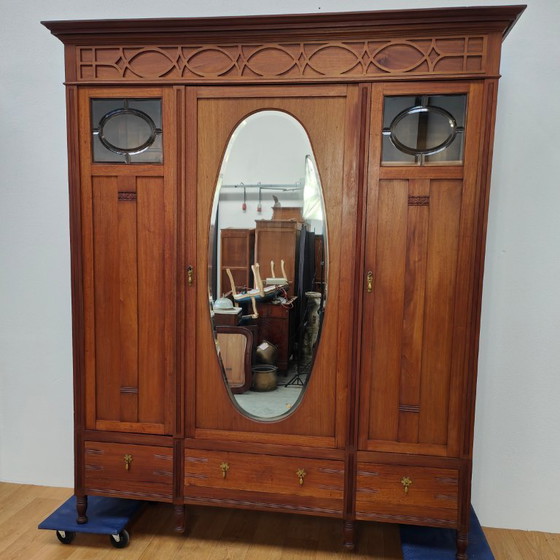 Image 1 of Armadio vintage antico in stile country con armadio smontabile