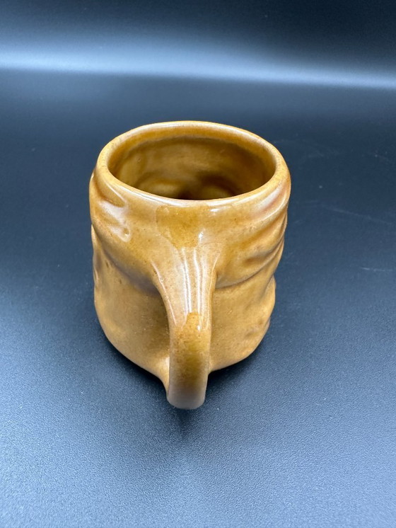 Image 1 of Jarra pirata con vasos de chupito de cerámica de estudio