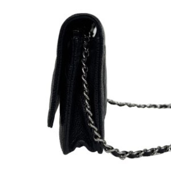 Image 1 of Portafoglio Chanel con catena in caviale