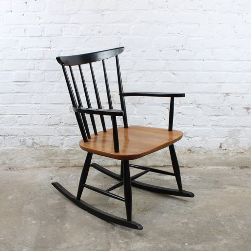 Sedia a dondolo vintage in stile scandinavo