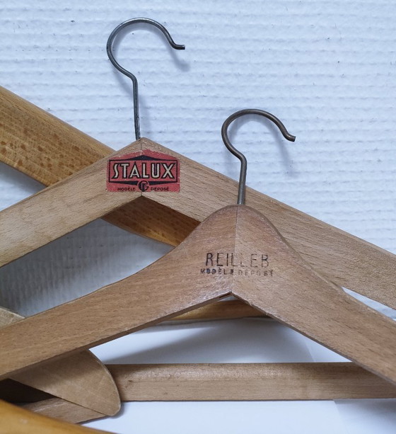 Image 1 of vijf vintage Franse houten kledinghangers met stempel