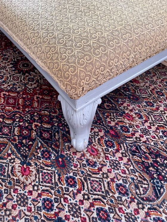 Image 1 of Authentieke 19e-eeuwse Louis-Philippe chaise longue (ca. 1840) met handgesneden acanthuspoten, professioneel herstoffeerd