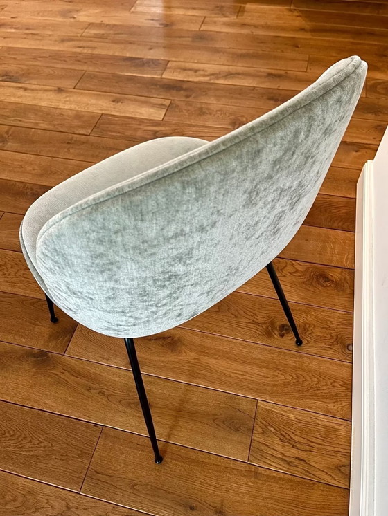 Image 1 of GUBI - "Sedia da pranzo Beetle", completamente imbottita