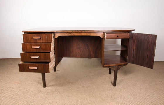Image 1 of Bureau Danois ovale en palissandre par Gunni Omann 1960.