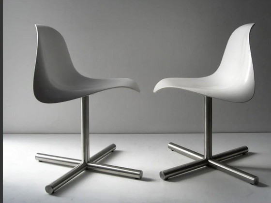 Sedia Ycami Valeria di Büro Für Form – Design iconico della campagna Madonna H&M – Sedie girevoli, Metal (photo 4 of 5)
