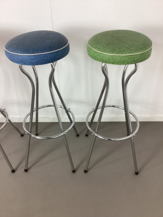 Quatre tabourets de bar chromés vintage des années cinquante – Chrome, Skai (photo 5 of 7)
