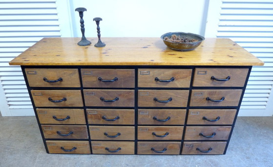 Image 1 of Bellissimo vecchio comò vintage con cassetti.