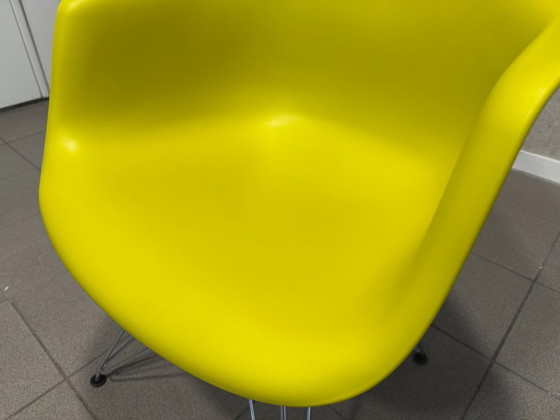 Vitra | Eames | DAR | Giallo senape + cromo | 2 pezzi – Sedie da pranzo, Metallo, Plastica (photo 7 of 10)
