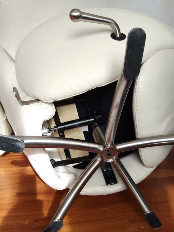 Image 1 of Pair of Cassina K10 Dodo leather armchairs