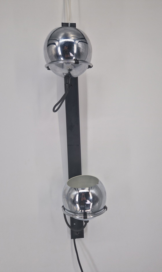 Image 1 of Wandlamp in de vorm van een oog uit de jaren 70, geïnspireerd op het ruimtetijdperk.