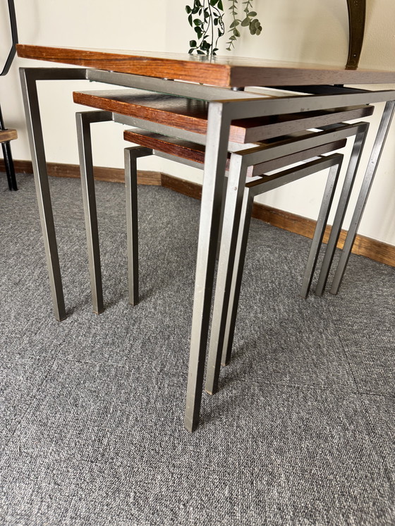 Image 1 of Set van 3 vintage bijzettafels – metaal & hout – mid-century stijl