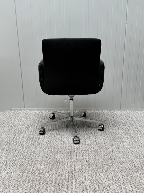 Cor Jalis Conference/Office Chair Design – Metal, Textile (photo 4 of 9)