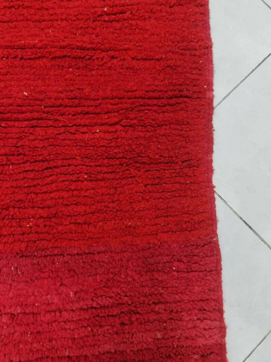 Alfombra marroquí de lana roja 250cm x 150cm – Wool, Modern (photo 5 of 9)