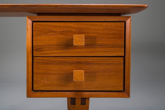 Escritorio de teca en forma de L Mid-Century Modern, años 70 – Wood (photo 6 of 18)