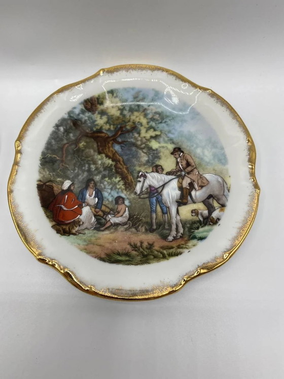 Paar dekorative Jammet Seignolles Limoges Teller – Handbemalte, galante Szenen – Vergoldeter, gewellter Rand (photo 3 of 4)