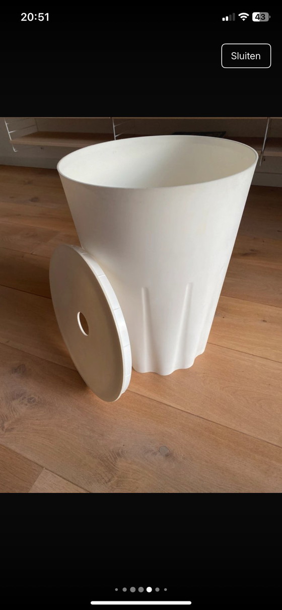 Image 1 of Sgabello di design - Cesto portabiancheria Authentics - Italia