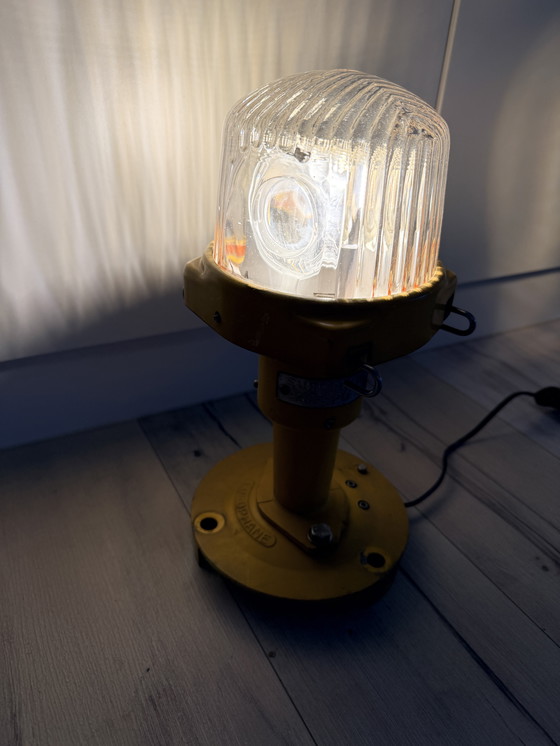 Image 1 of Lampe de chevet ( anciennement utilisée pour le marquage d’aéroport)
