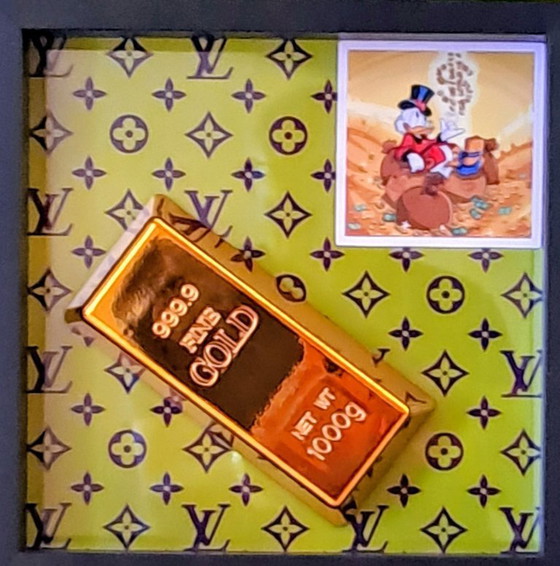 GEK-NERD - Louis Vuitton Gold Bar vs. Uncle Scrooge - Escultura de arte moderno (photo 5 of 11)