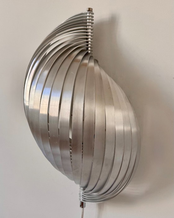 Paar XL vintage metalen wandlampen ontworpen door Henri Mathieu, Frankrijk 1970 – Aluminium (photo 2 of 8)
