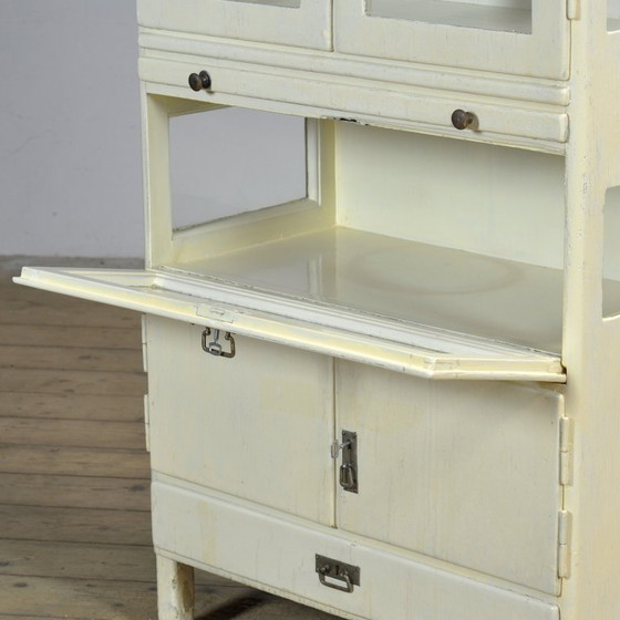 Image 1 of Armoire médicale en bois des années 1930