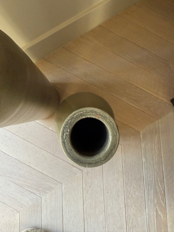 Image 1 of 2 vasi decorativi alti e stretti verde oliva a forma di bottiglia