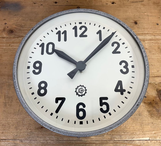 Image 1 of Grijze industriële fabriekswandklok van Chronotechna, jaren 50