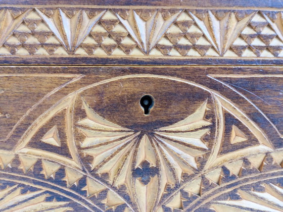 Antique Folk Art Chip Carved Wooden Box Treasure Chest – Decorative Objects (photo 9 of 18)